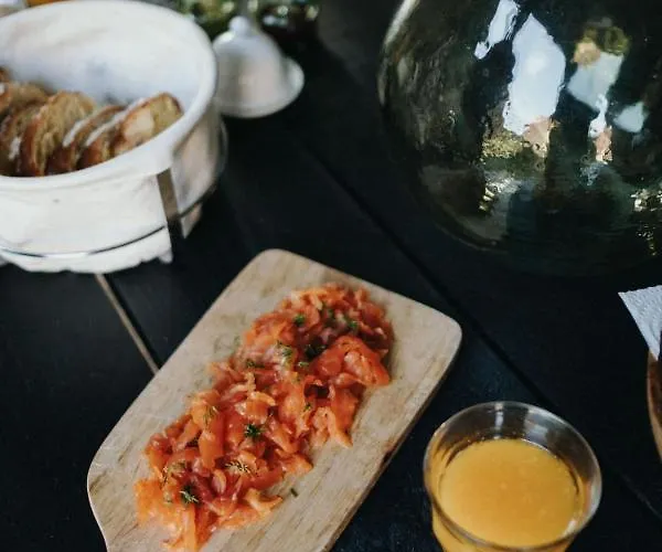 Bel Estiu לינה וארוחת בוקר 4*