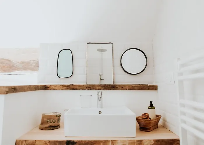 Bel Estiu לינה וארוחת בוקר