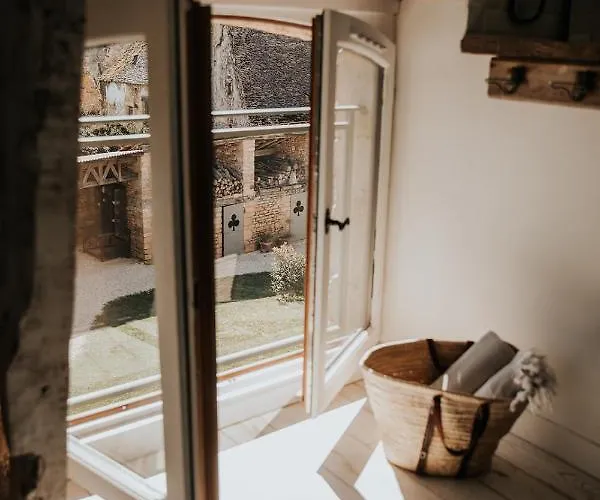 Bel Estiu לינה וארוחת בוקר