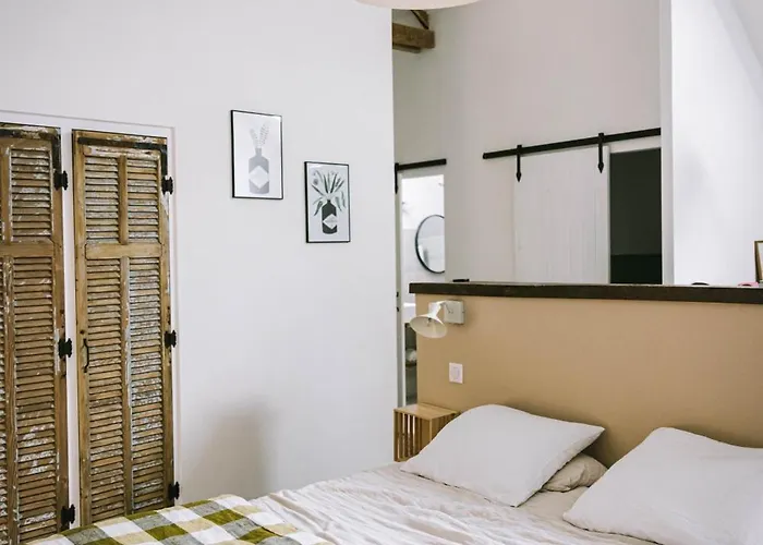 לינה וארוחת בוקר Bel Estiu 4*